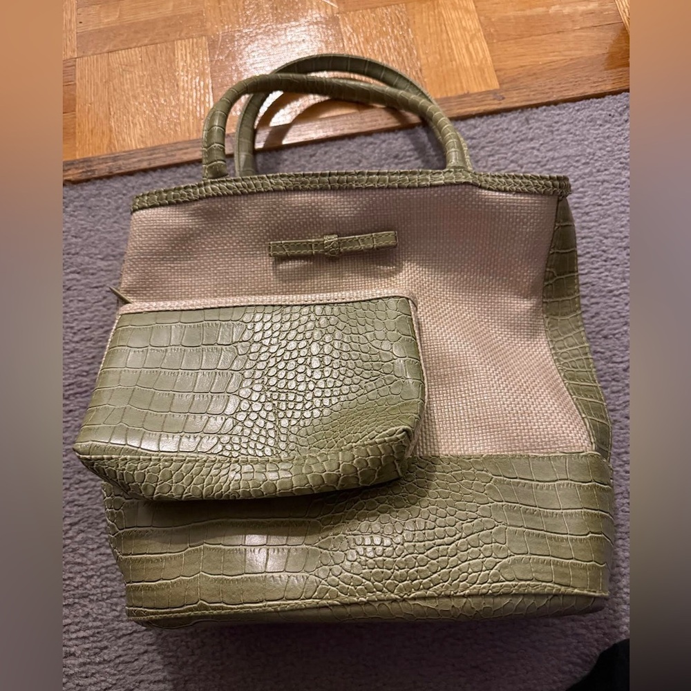 Estée Lauder Women’s Olive Green Tote Bag with Croc Texture set